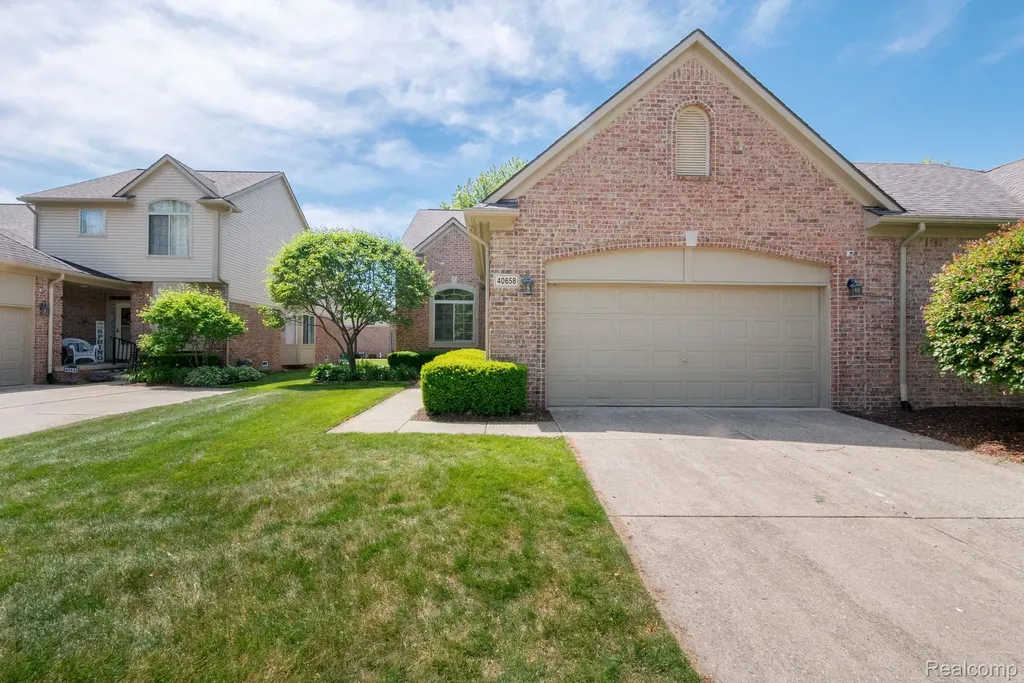 40658 Saint Louis Drive Clinton Charter Township MI 48038