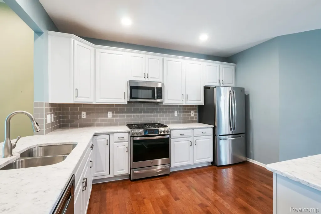 40658 Saint Louis Drive Clinton Charter Township MI 48038