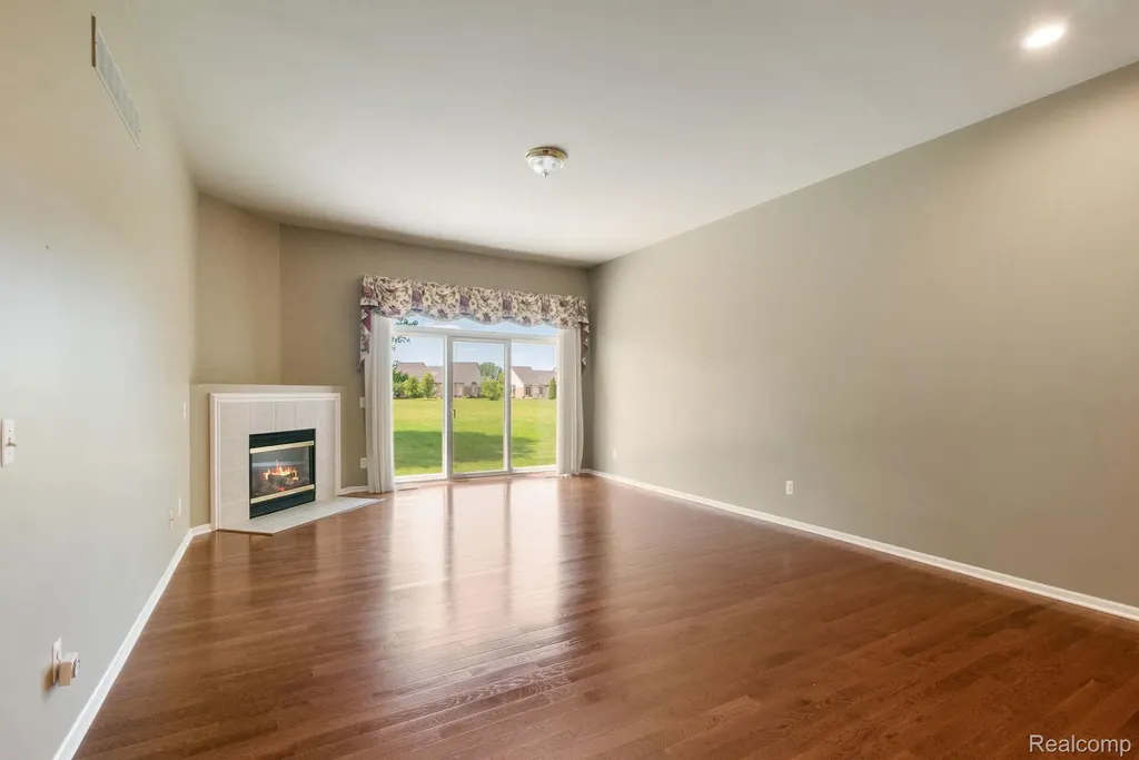 40658 Saint Louis Drive Clinton Charter Township MI 48038