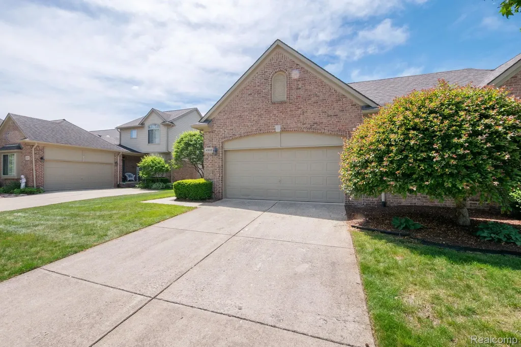 40658 Saint Louis Drive Clinton Charter Township MI 48038