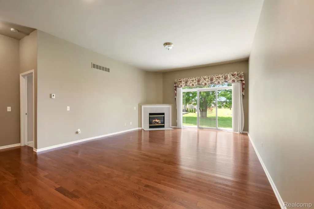 40658 Saint Louis Drive Clinton Charter Township MI 48038