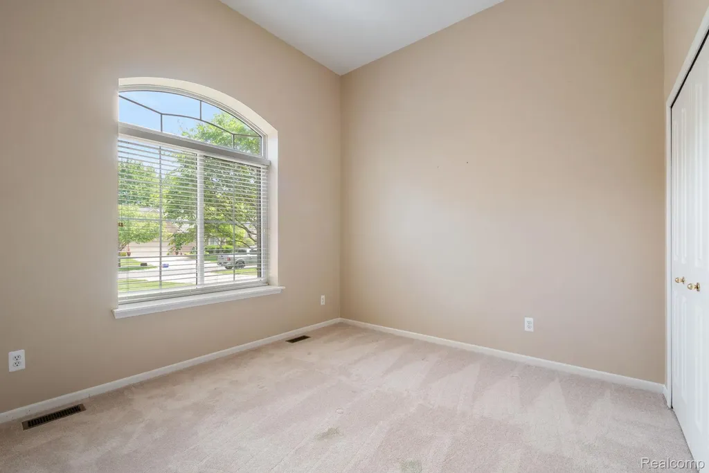 40658 Saint Louis Drive Clinton Charter Township MI 48038