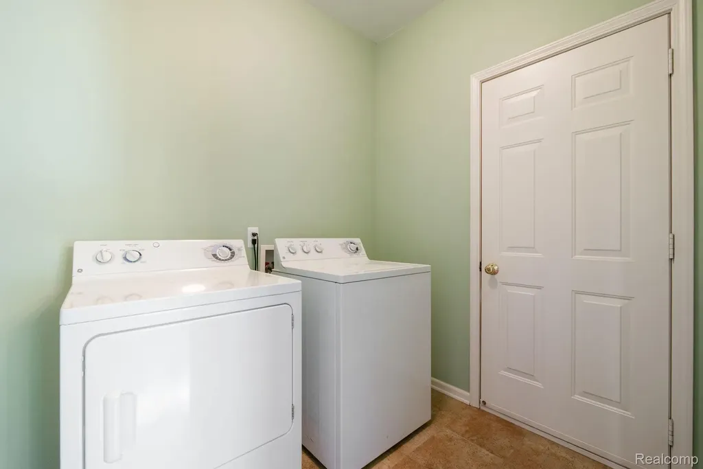 40658 Saint Louis Drive Clinton Charter Township MI 48038