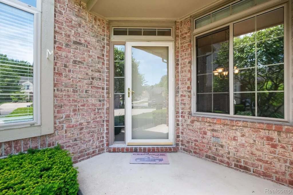 40658 Saint Louis Drive Clinton Charter Township MI 48038
