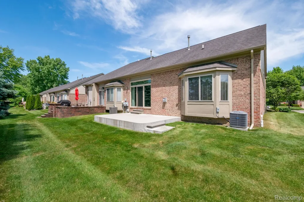40658 Saint Louis Drive Clinton Charter Township MI 48038