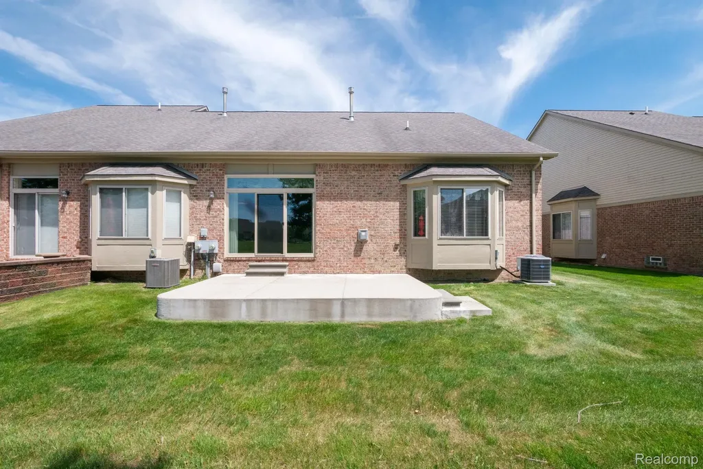 40658 Saint Louis Drive Clinton Charter Township MI 48038