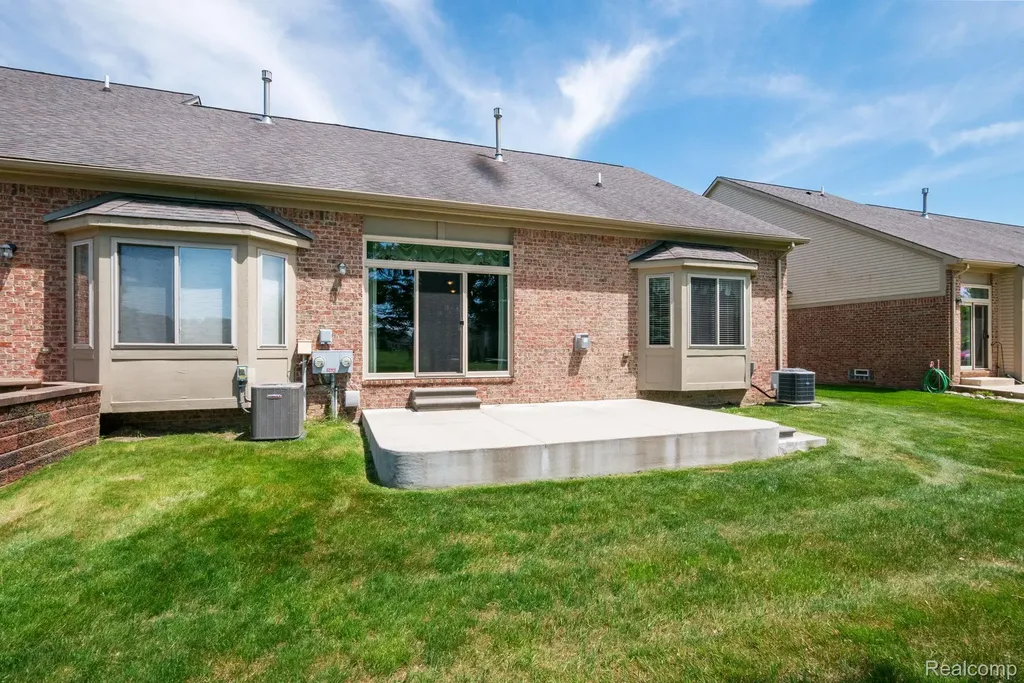 40658 Saint Louis Drive Clinton Charter Township MI 48038