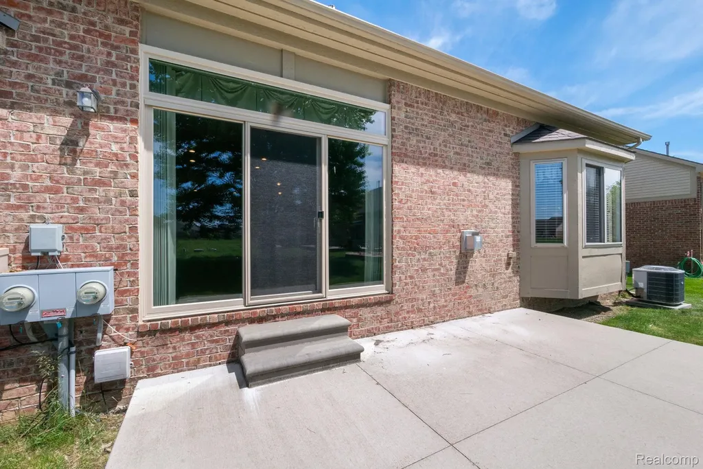 40658 Saint Louis Drive Clinton Charter Township MI 48038