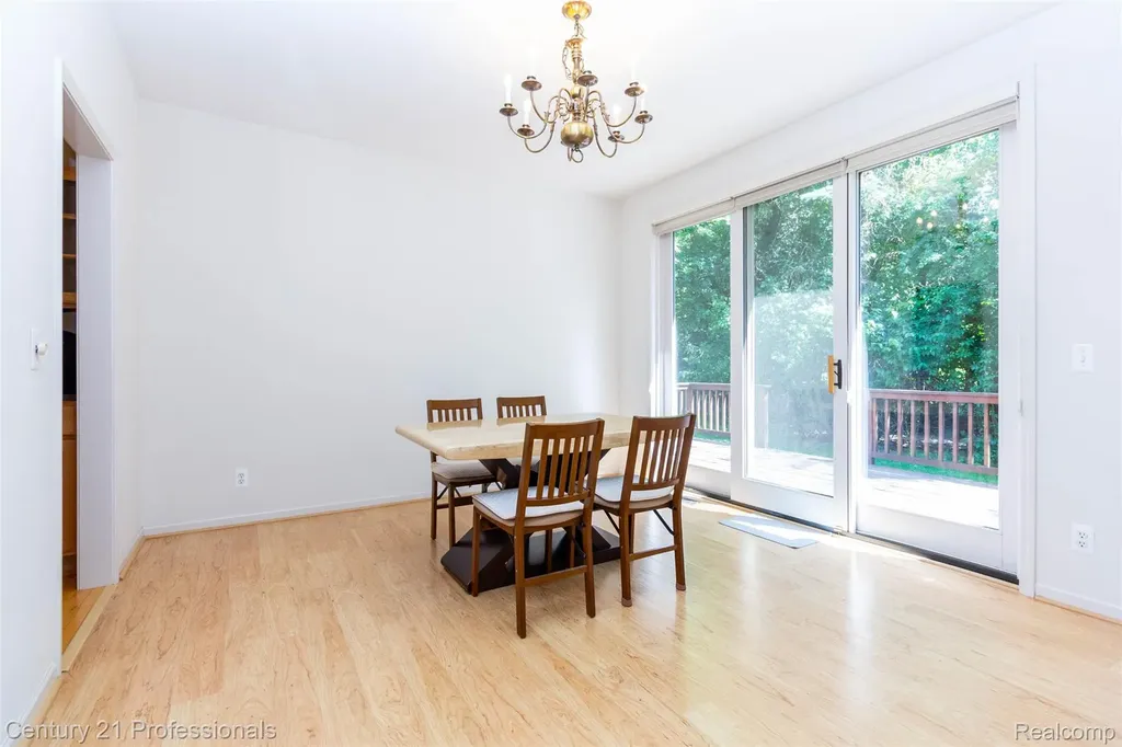 29401 Windmill Court Farmington Hills City MI 48334