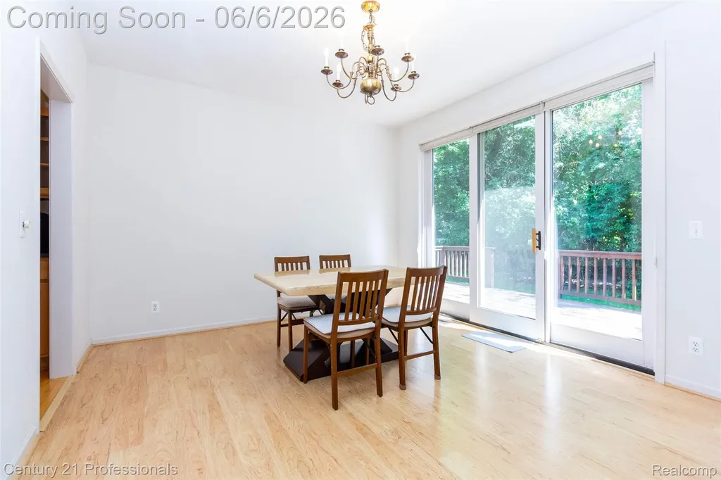 29401 Windmill Court Farmington Hills City MI 48334