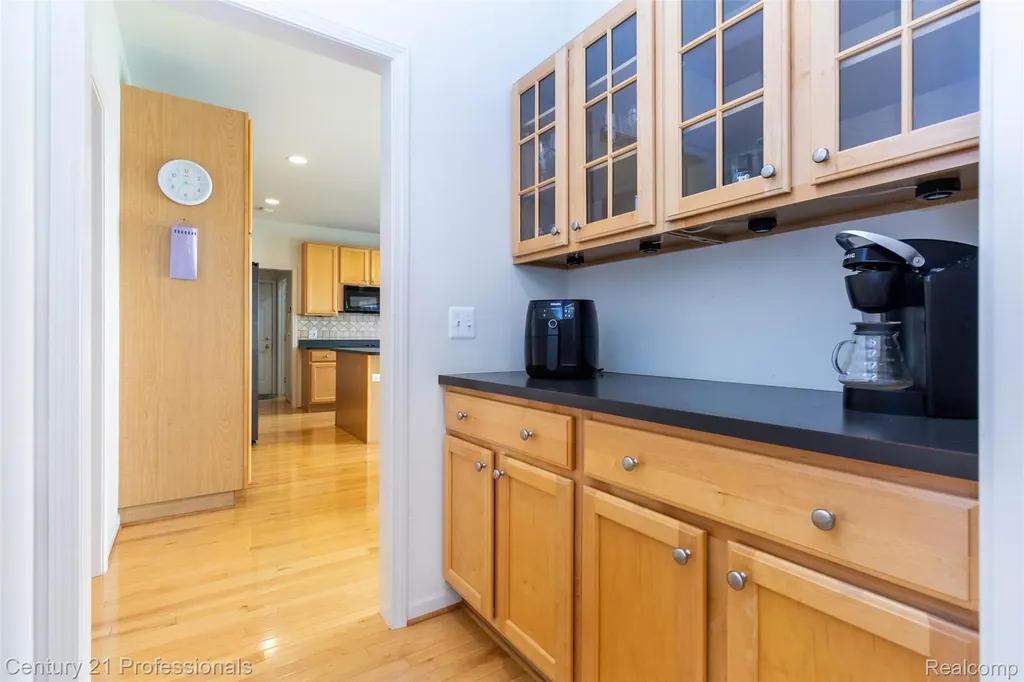 29401 Windmill Court Farmington Hills City MI 48334