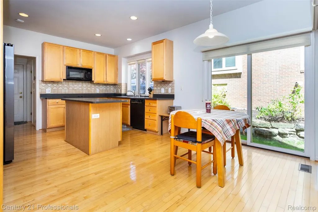 29401 Windmill Court Farmington Hills City MI 48334