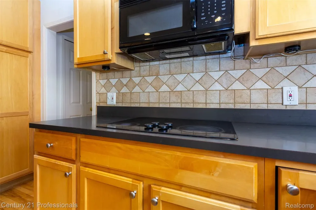 29401 Windmill Court Farmington Hills City MI 48334
