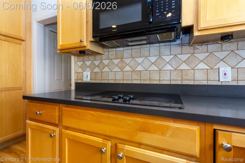 29401 Windmill Court Farmington Hills City MI 48334