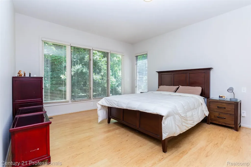 29401 Windmill Court Farmington Hills City MI 48334