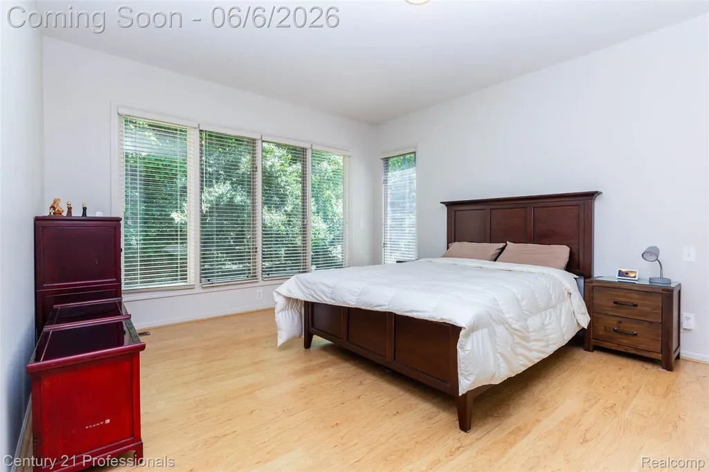 29401 Windmill Court Farmington Hills City MI 48334