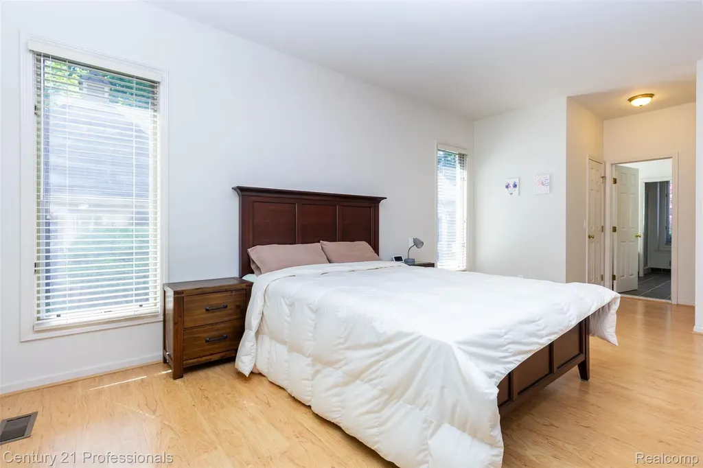 29401 Windmill Court Farmington Hills City MI 48334
