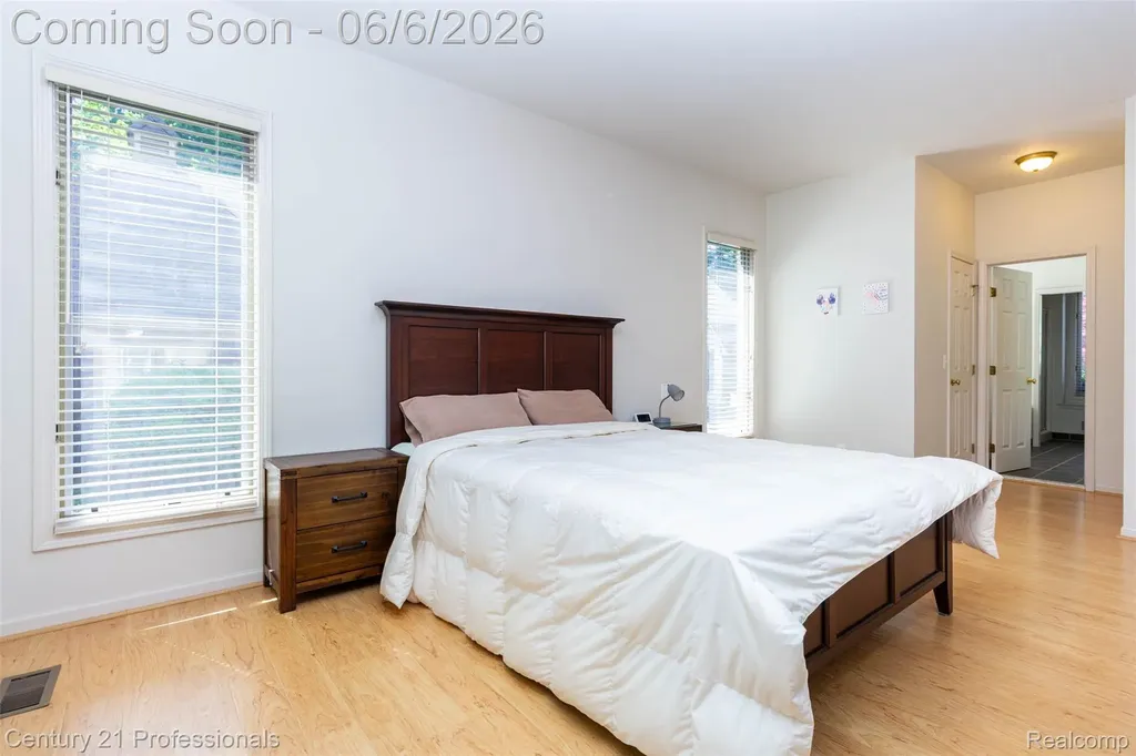 29401 Windmill Court Farmington Hills City MI 48334