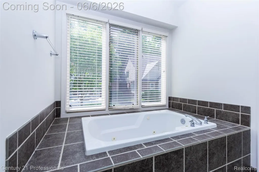 29401 Windmill Court Farmington Hills City MI 48334