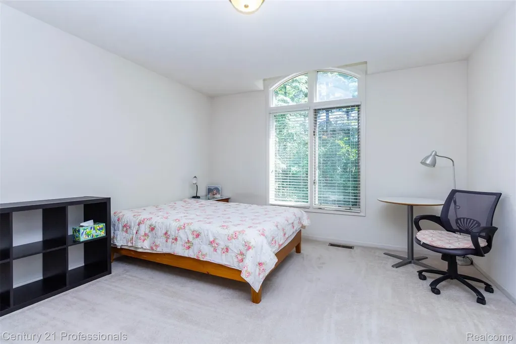 29401 Windmill Court Farmington Hills City MI 48334