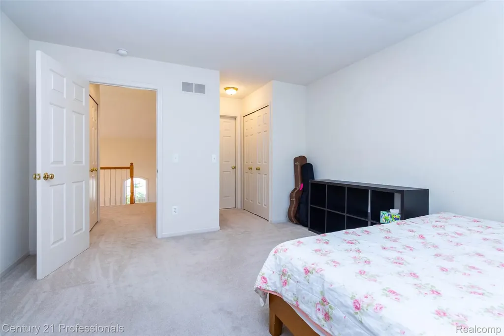 29401 Windmill Court Farmington Hills City MI 48334