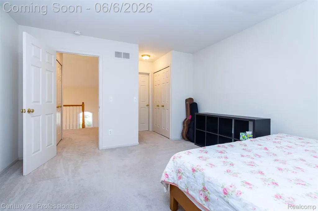29401 Windmill Court Farmington Hills City MI 48334