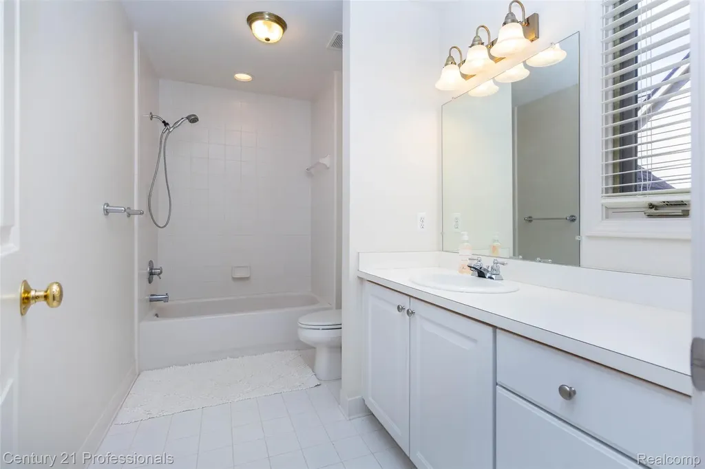 29401 Windmill Court Farmington Hills City MI 48334