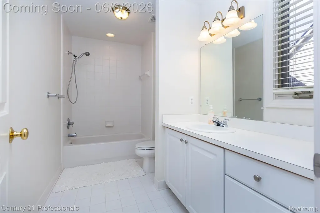29401 Windmill Court Farmington Hills City MI 48334