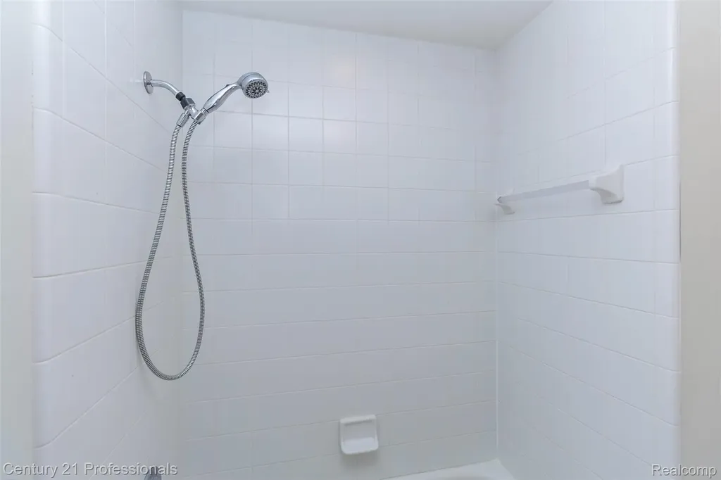 29401 Windmill Court Farmington Hills City MI 48334