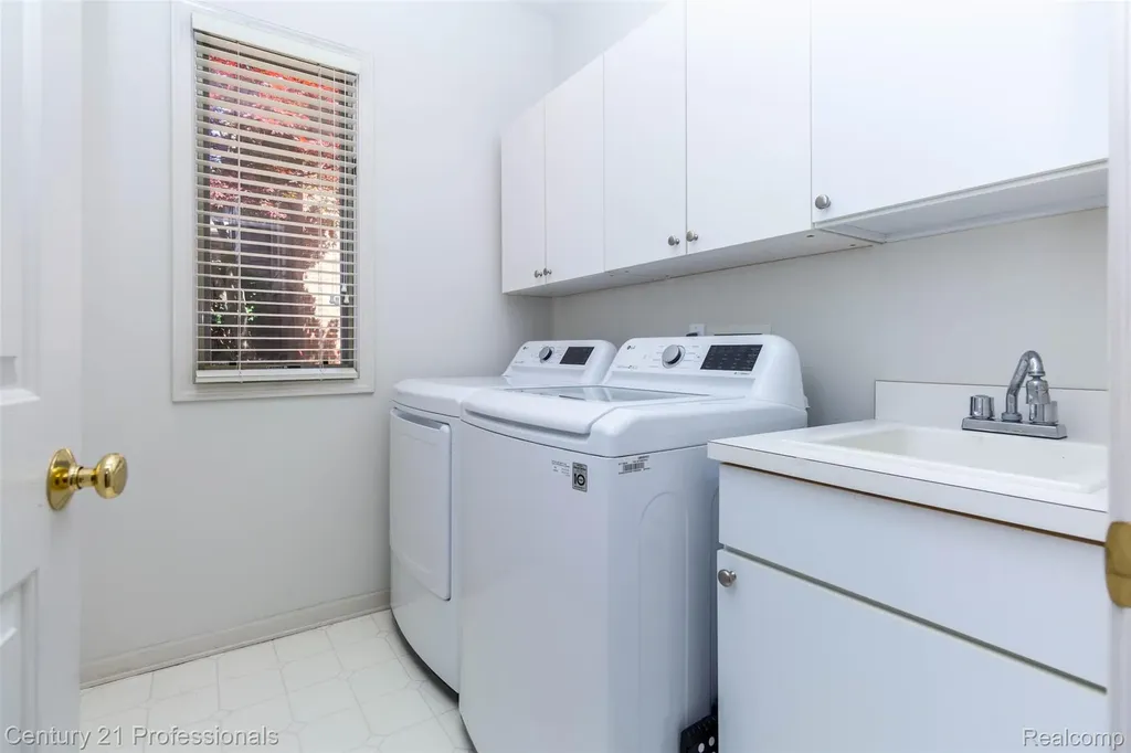 29401 Windmill Court Farmington Hills City MI 48334