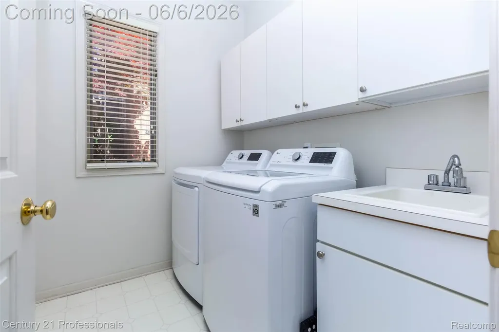 29401 Windmill Court Farmington Hills City MI 48334