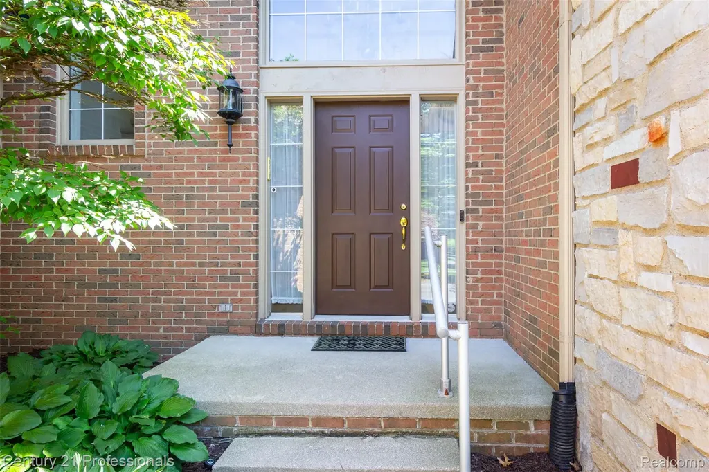 29401 Windmill Court Farmington Hills City MI 48334