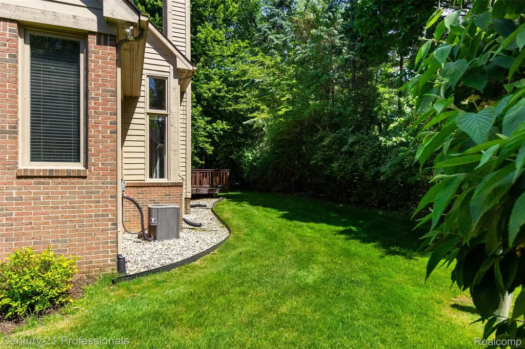29401 Windmill Court Farmington Hills City MI 48334