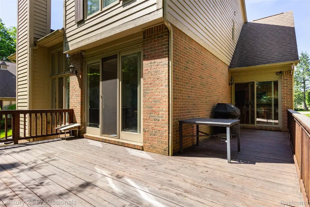 29401 Windmill Court Farmington Hills City MI 48334