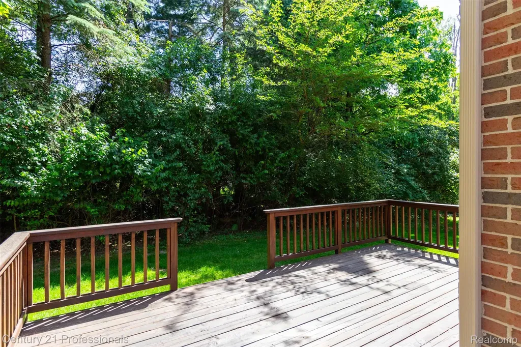 29401 Windmill Court Farmington Hills City MI 48334