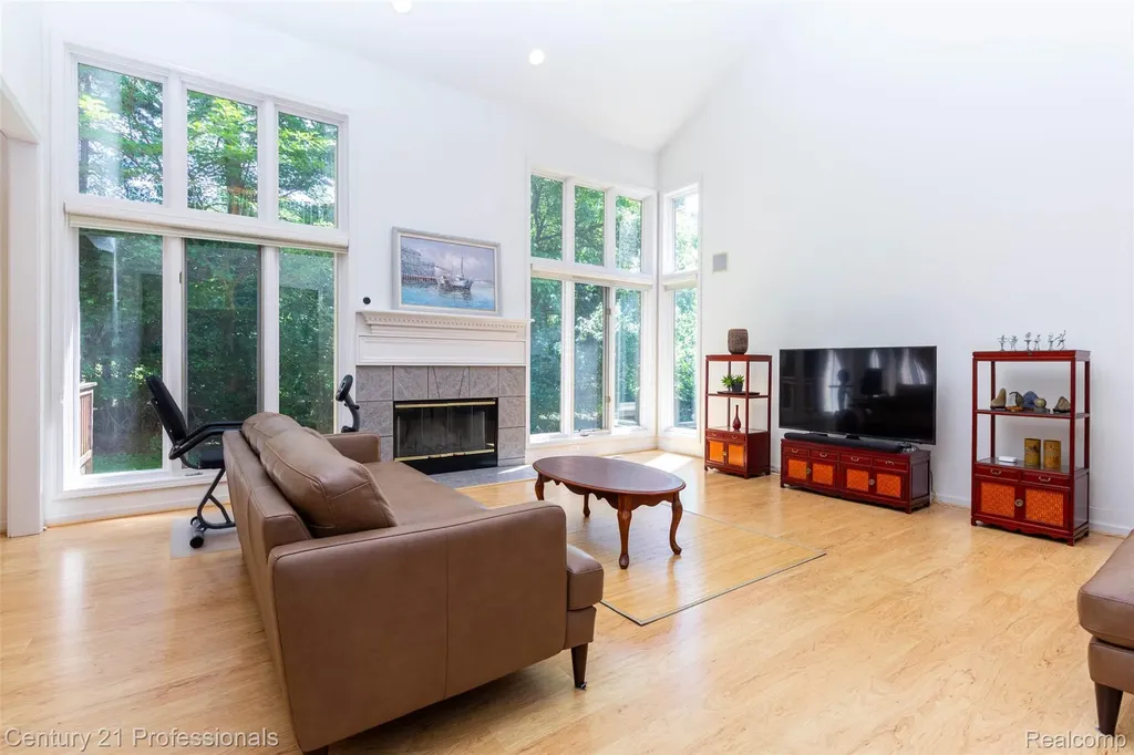 29401 Windmill Court Farmington Hills City MI 48334