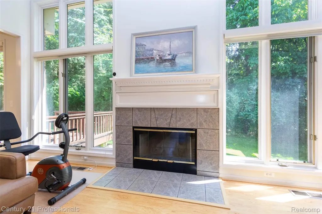 29401 Windmill Court Farmington Hills City MI 48334