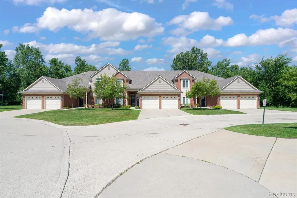 14350 Shadywood Drive Sterling Heights City MI 48312