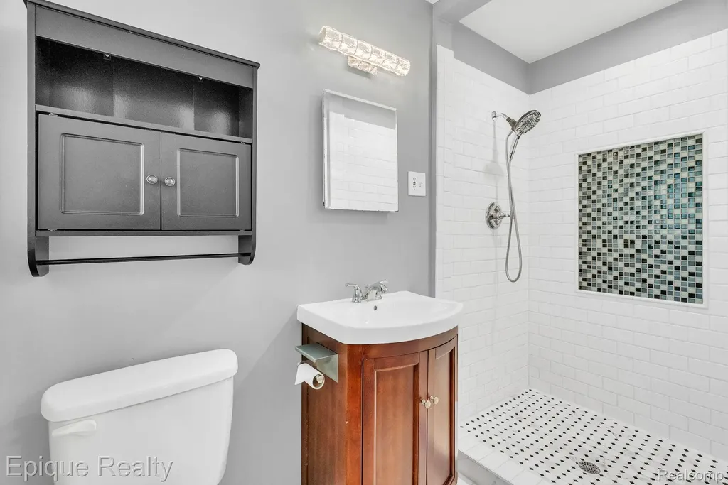 8052 Dungarvin Drive Grand Blanc Charter Township MI 48439
