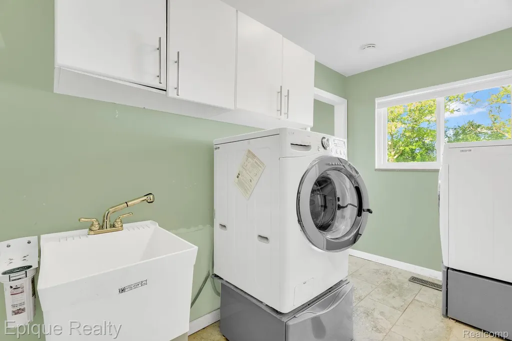 8052 Dungarvin Drive Grand Blanc Charter Township MI 48439
