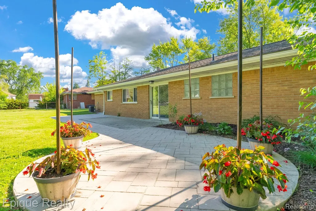 8052 Dungarvin Drive Grand Blanc Charter Township MI 48439