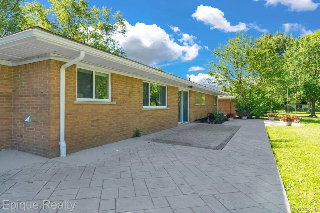 8052 Dungarvin Drive Grand Blanc Charter Township MI 48439
