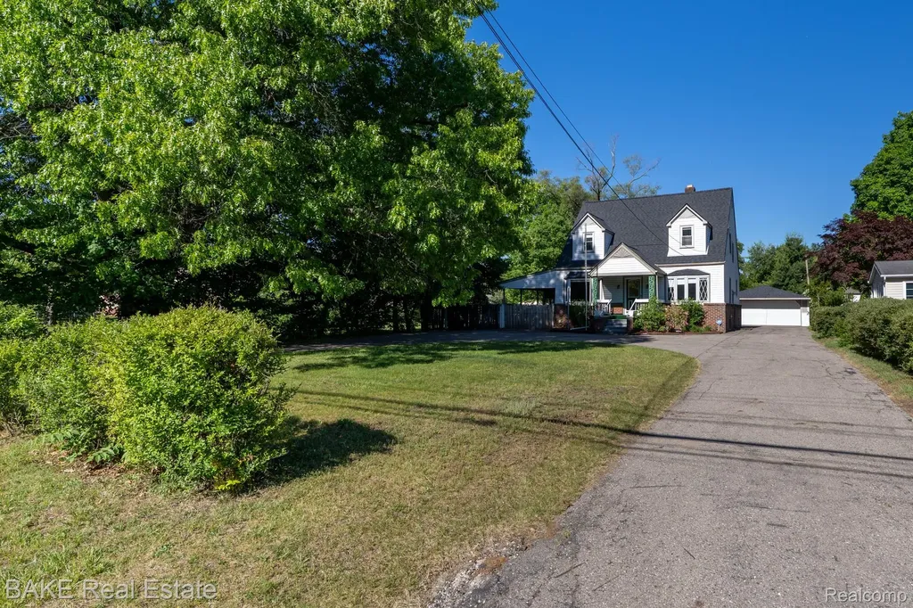 10195 Stark Road Livonia City MI 48150