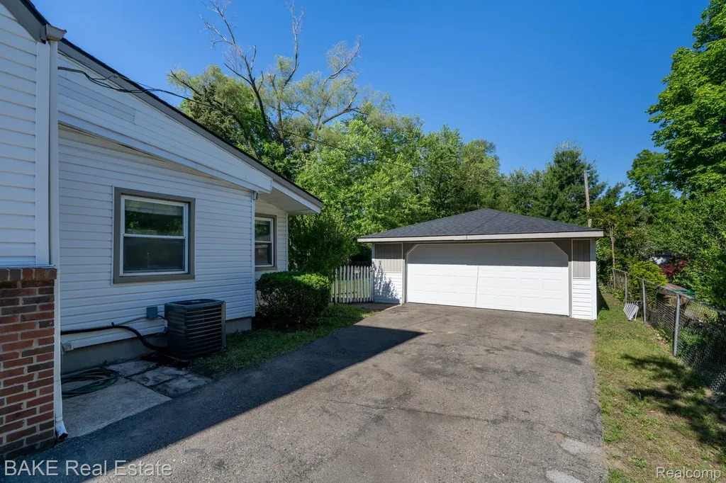 10195 Stark Road Livonia City MI 48150