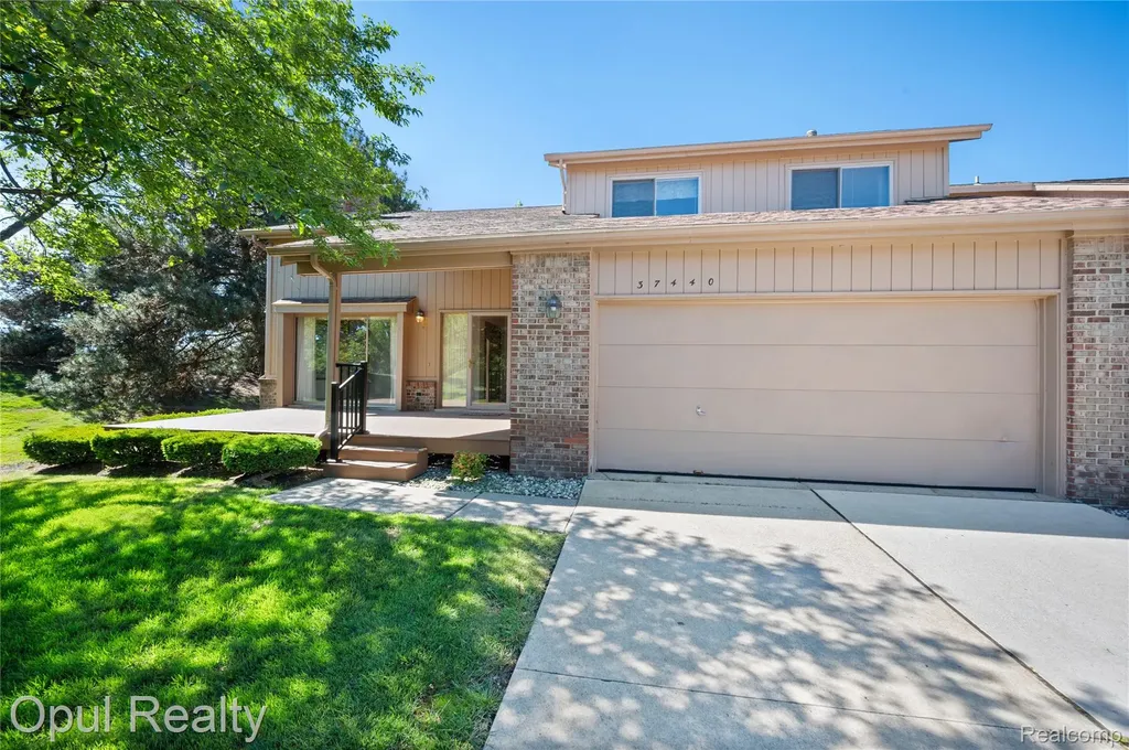 37440 N Laurel Park Drive Livonia City MI 48152
