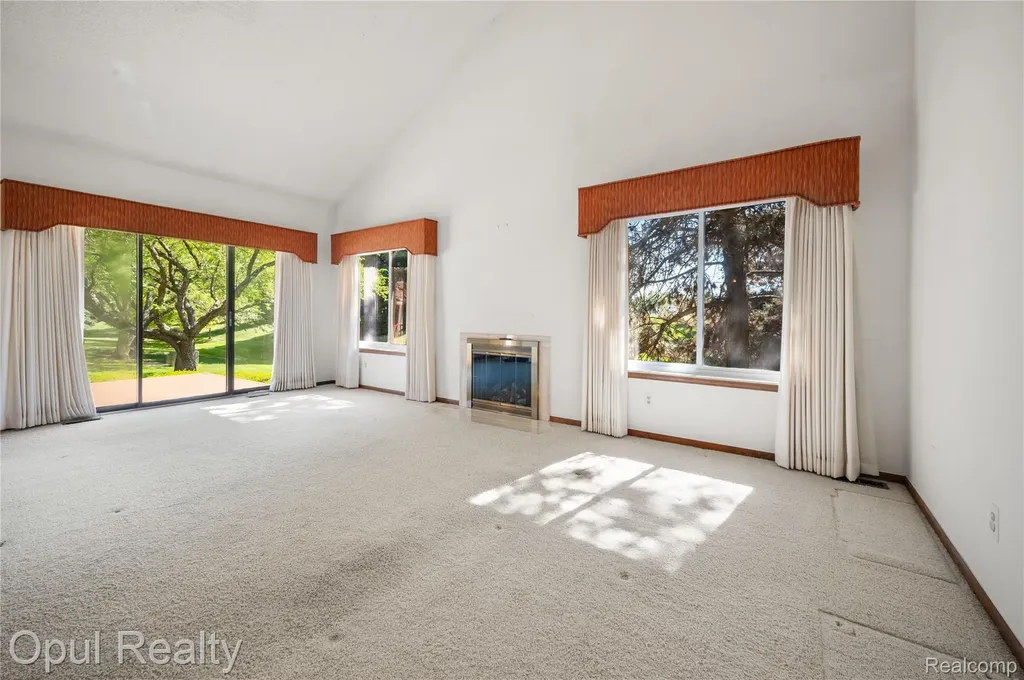37440 N Laurel Park Drive Livonia City MI 48152