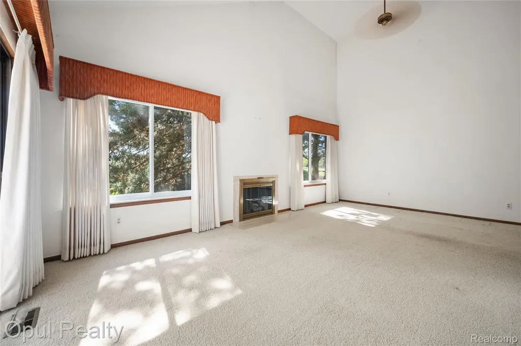 37440 N Laurel Park Drive Livonia City MI 48152