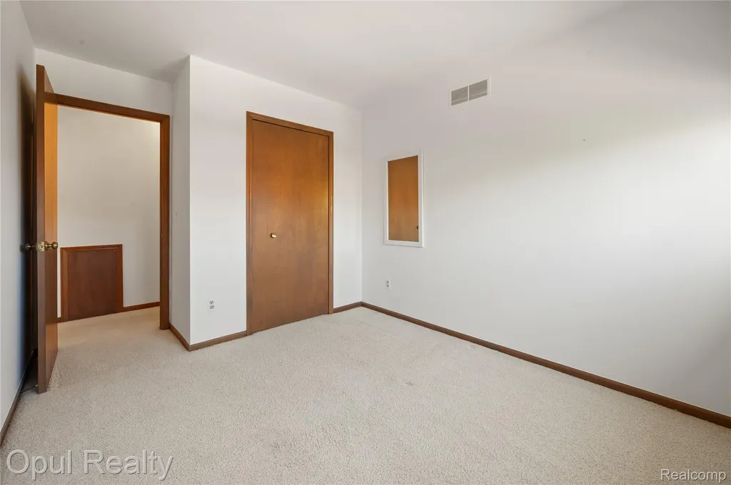 37440 N Laurel Park Drive Livonia City MI 48152