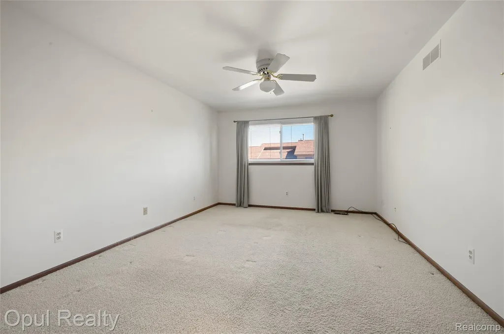 37440 N Laurel Park Drive Livonia City MI 48152