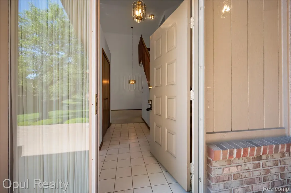 37440 N Laurel Park Drive Livonia City MI 48152
